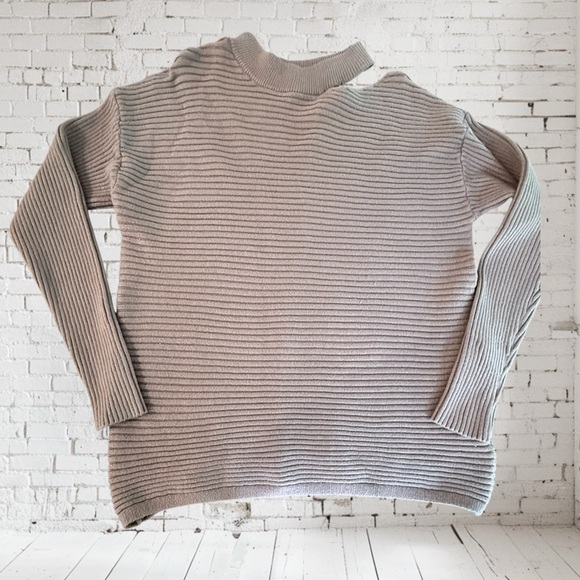 Women’s Size Large Nice Group Of Three Sweaters - Picture 3 of 4